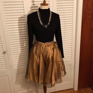 Adorable Holiday Skirt Size 10 Gold VGC